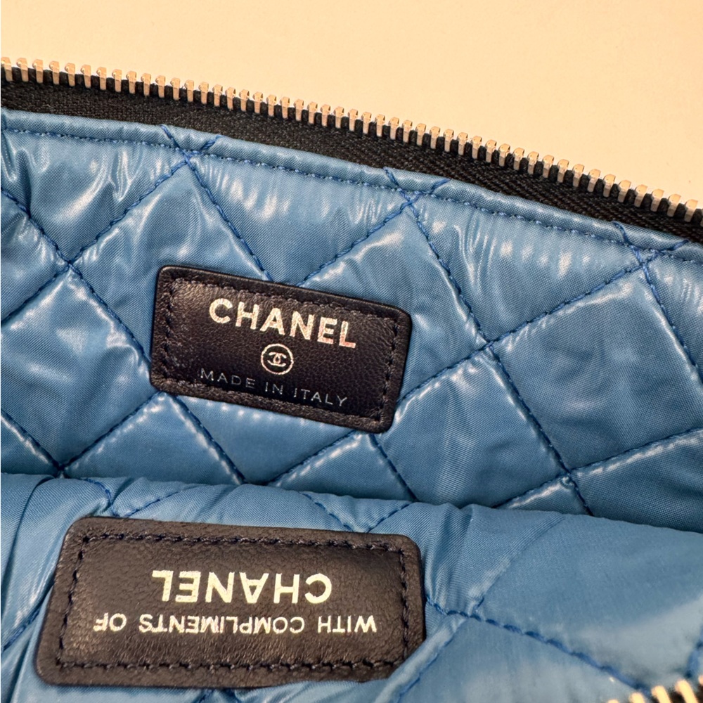 CHANEL 2014-2015 Paris Dubai Medium Printed Canvas Cosmetic Case /Zip Bag - Picture 6 of 13